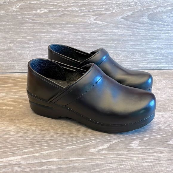 Dansko Professional Black Box Leather Clogs Women’s Size 8.5-9/EU 39 - Picture 1 of 10
